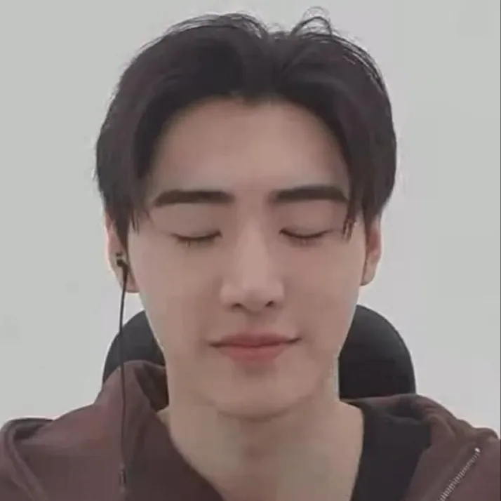 Recent activity shot of Sunghoon (ENHYPEN)