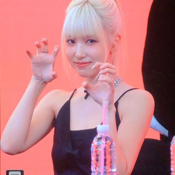 Latest photo of TWICE