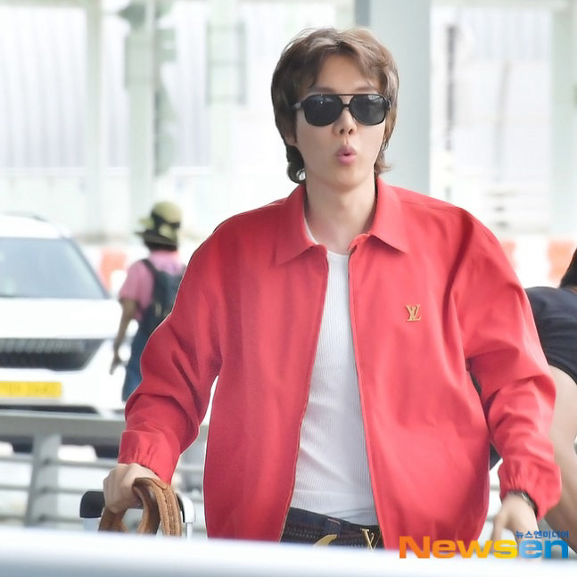 Foto aktivitas terbaru j-hope (BTS)
