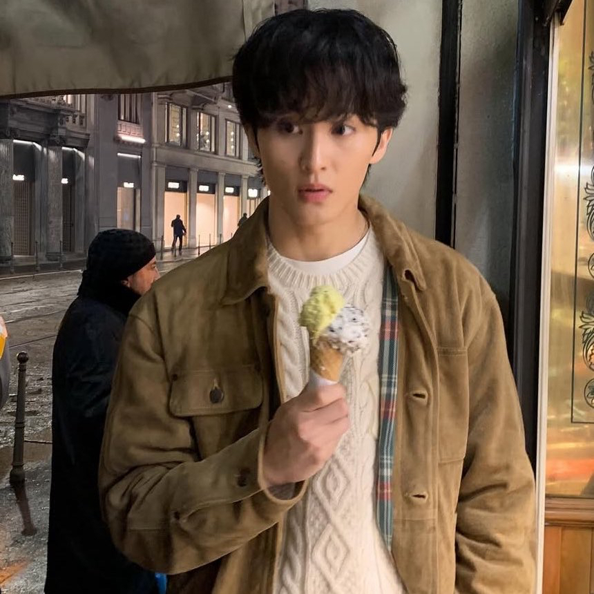 Behind-the-scenes cut of Mark (NCT 127, NCT DREAM)