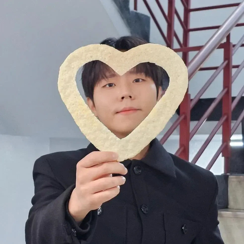 A moment captured by Jung Seunghwan's fan