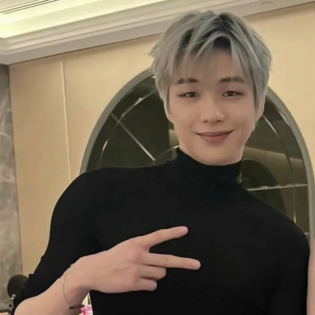 강다니엘의 비하인드 컷