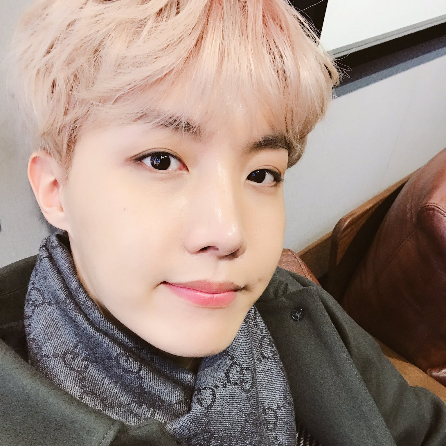 Foto terbaru j-hope (BTS)