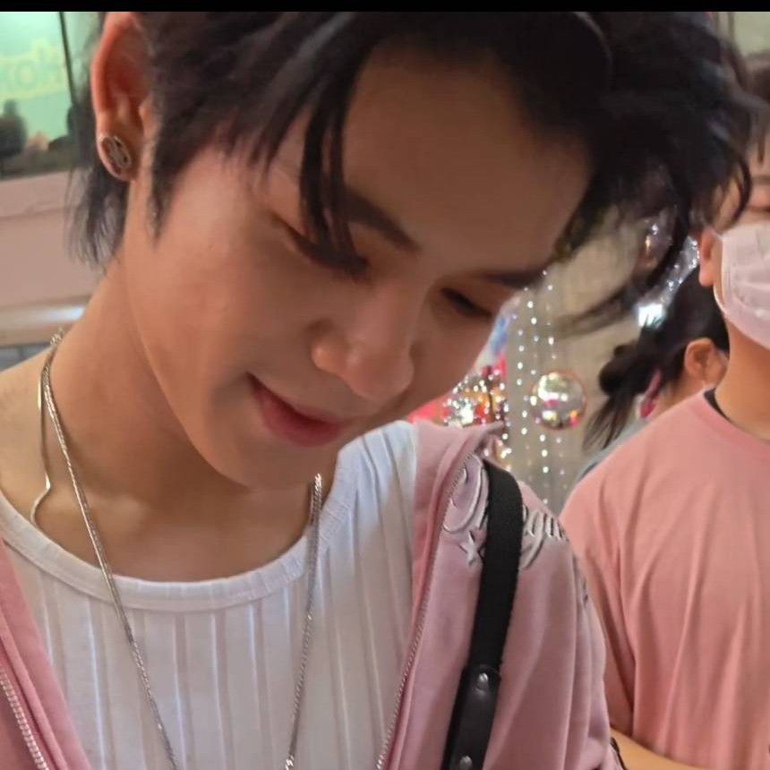 A moment captured by DORN (NexT1DE)'s fan