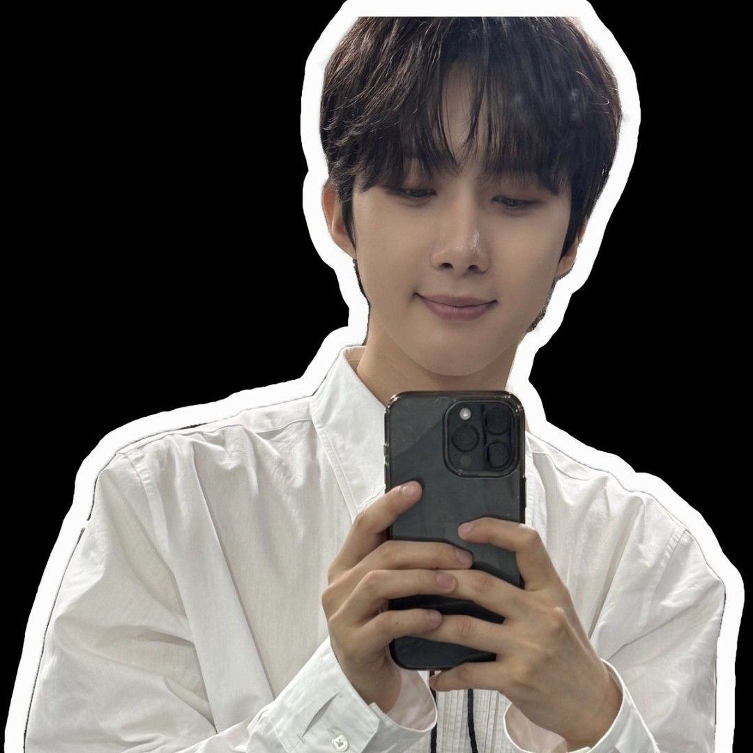 A moment captured by Hui (PENTAGON)'s fan