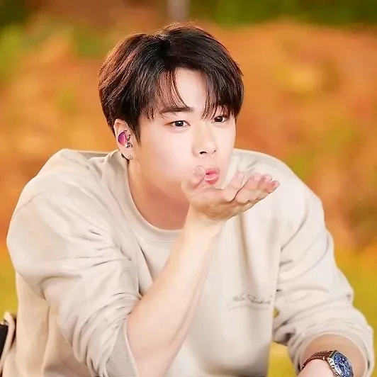 Latest photo of Moonbin (ASTRO)