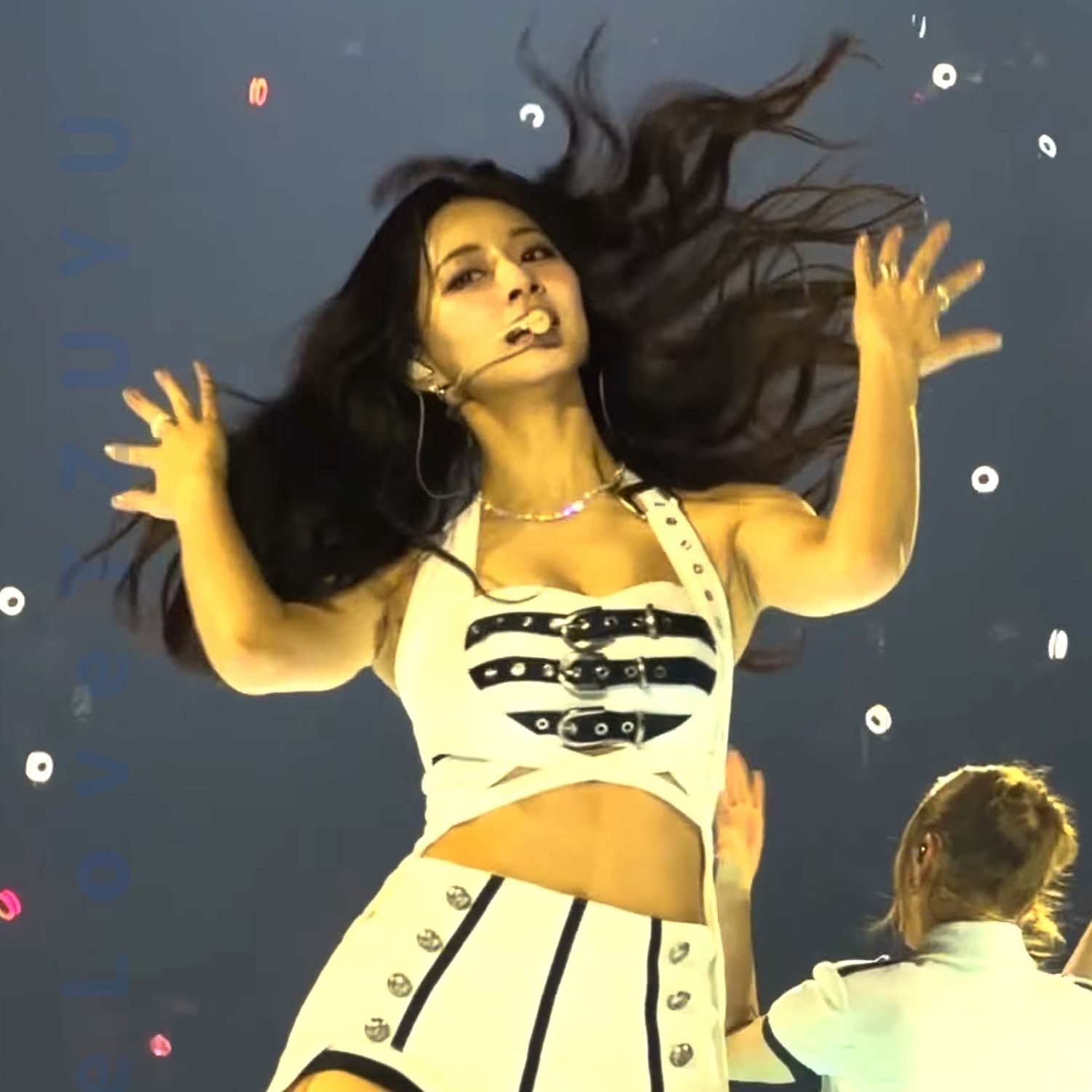 Potret di balik layar Tzuyu (TWICE)