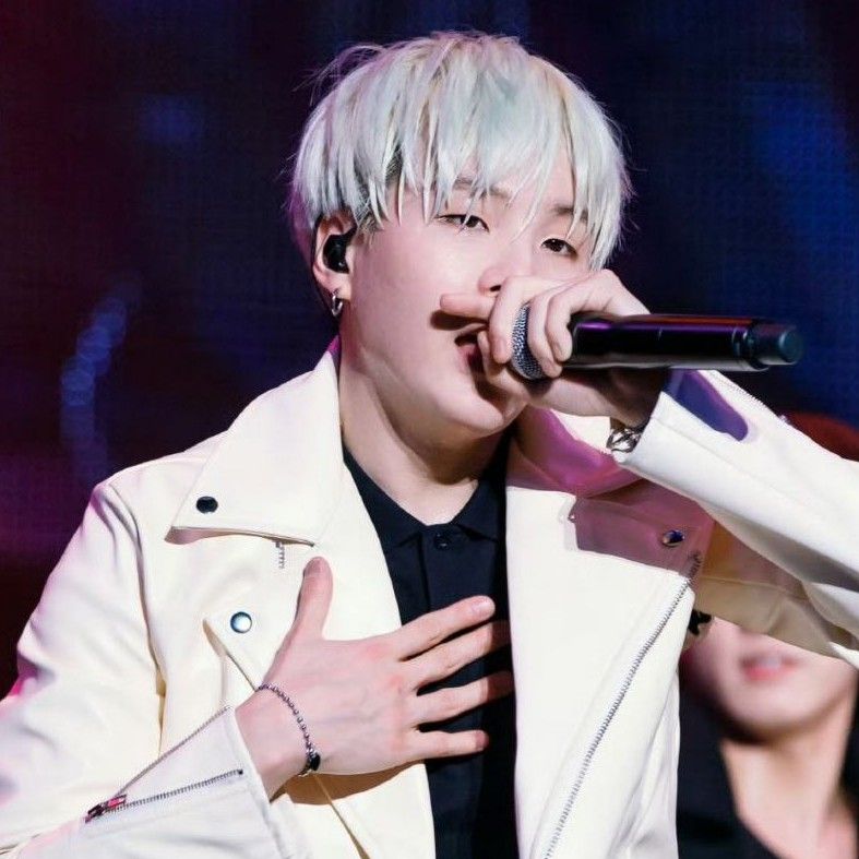 SUGA (BTS)の舞台裏ショット