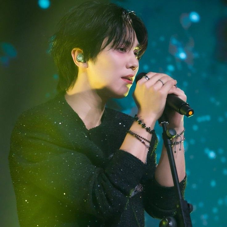 A moment captured by Rocky's fan