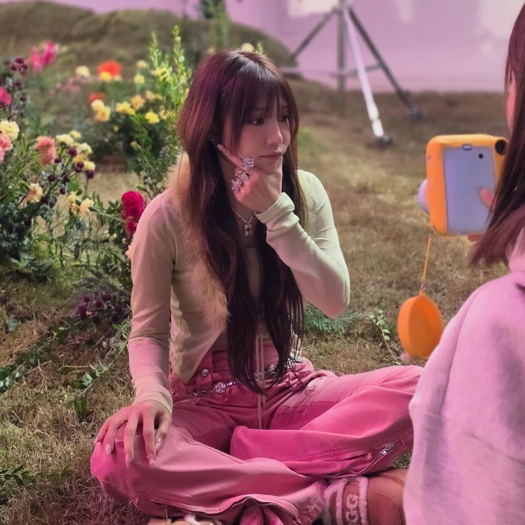 Behind-the-scenes cut of Jeong Eunji (Apink)