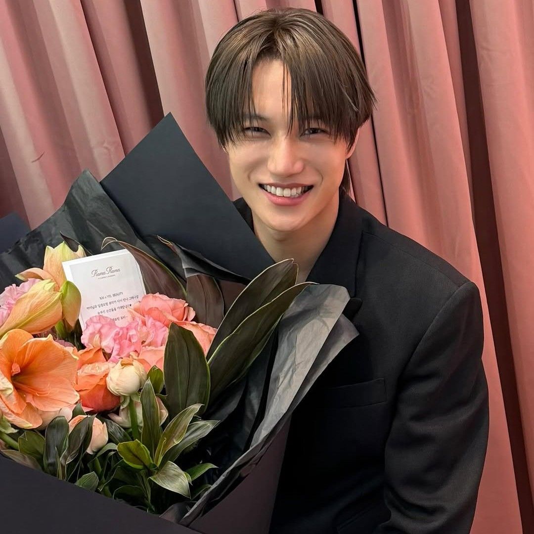 Behind-the-scenes cut of EXO