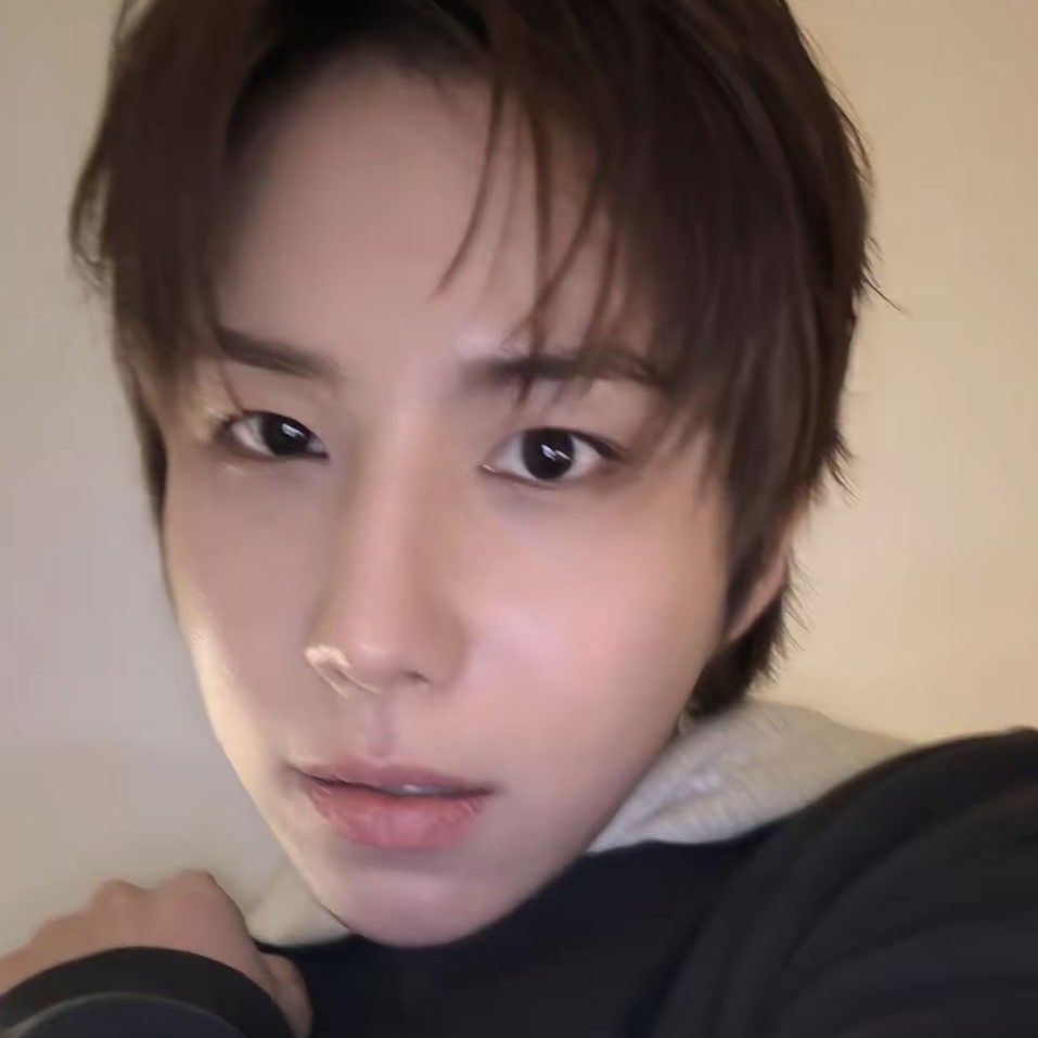 Behind-the-scenes cut of Wow (A.C.E)