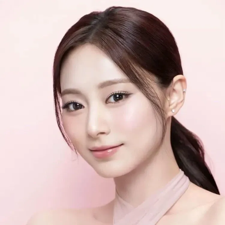 Momen yang diabadikan oleh penggemar Tzuyu (TWICE)