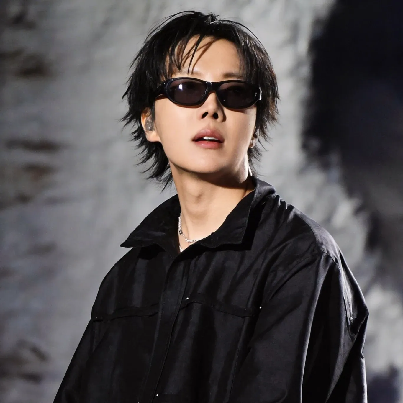 J-hope (防彈少年團)的幕後花絮