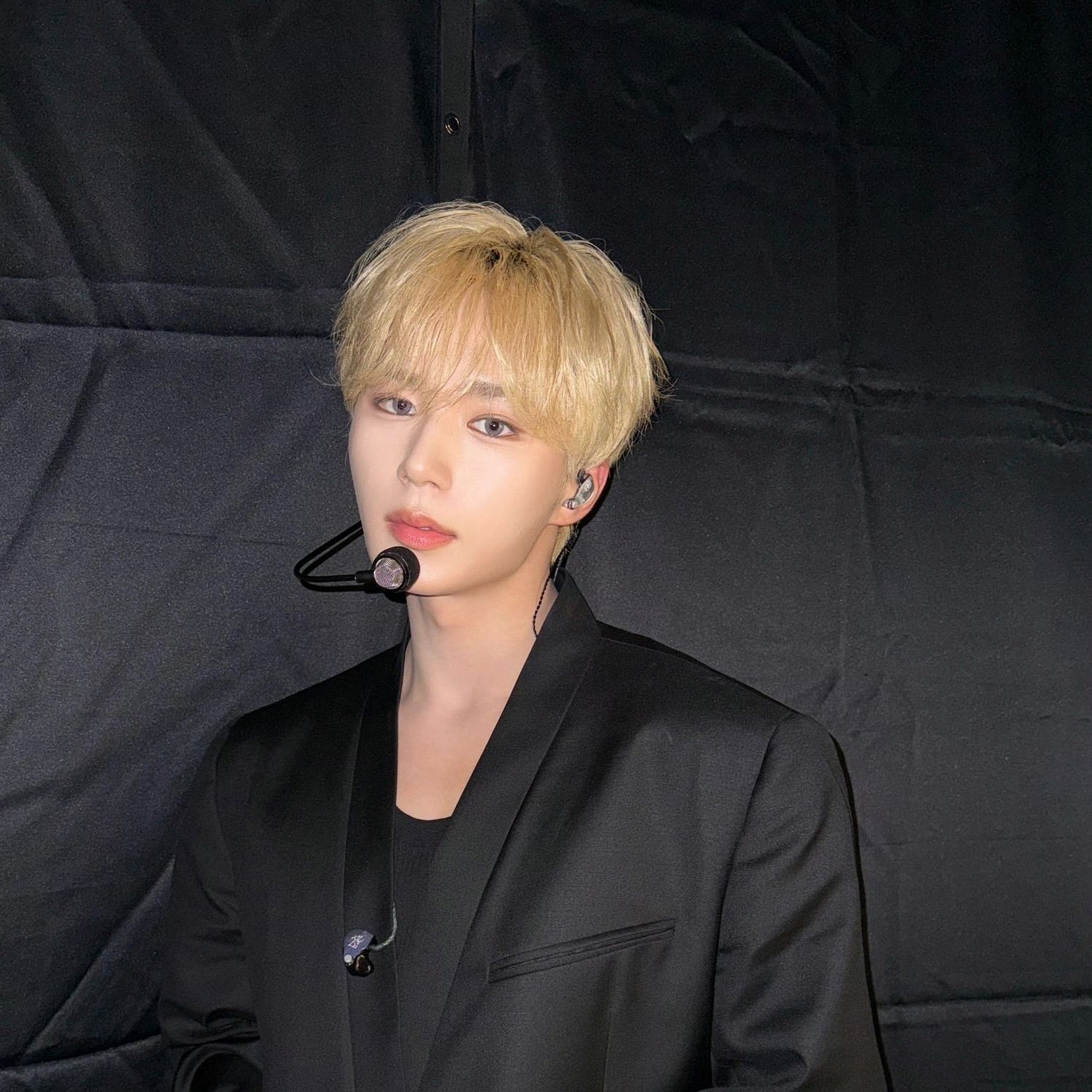 Behind-the-scenes cut of Kim Junseo (ALPHA DRIVE ONE)