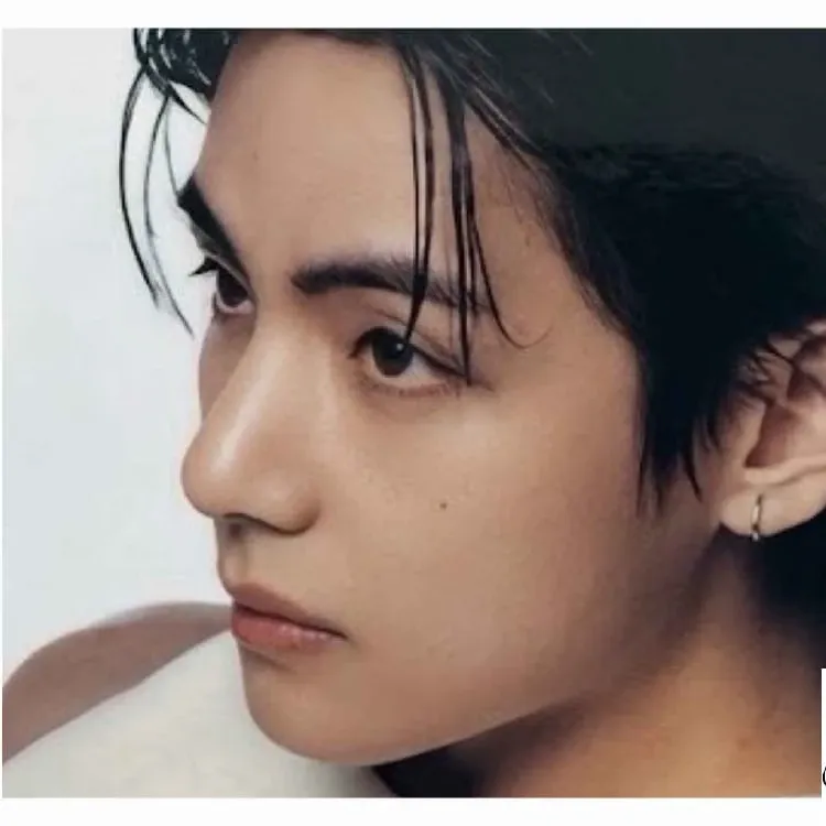 뷔 (방탄소년단)의 최신 사진