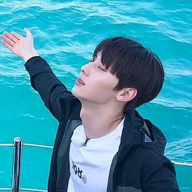 Behind-the-scenes cut of Hwang Minhyun