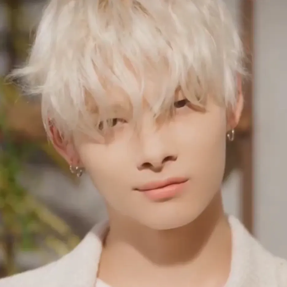 Foto terbaru NI-KI (ENHYPEN)