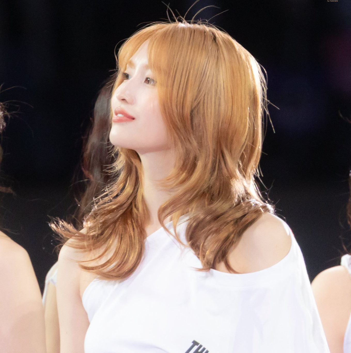 Foto aktivitas terbaru Momo (TWICE)