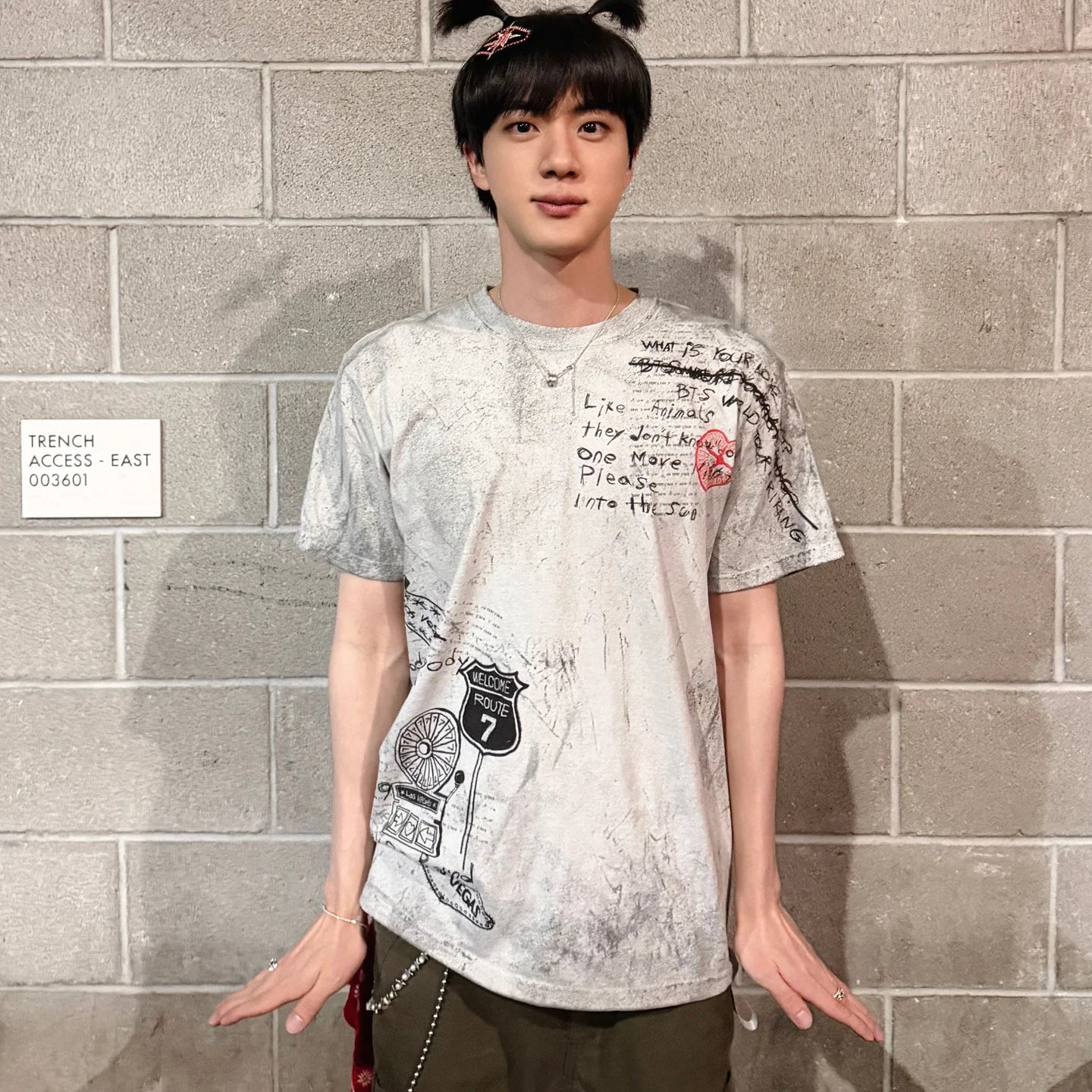 Momen yang diabadikan oleh penggemar Jin (BTS)