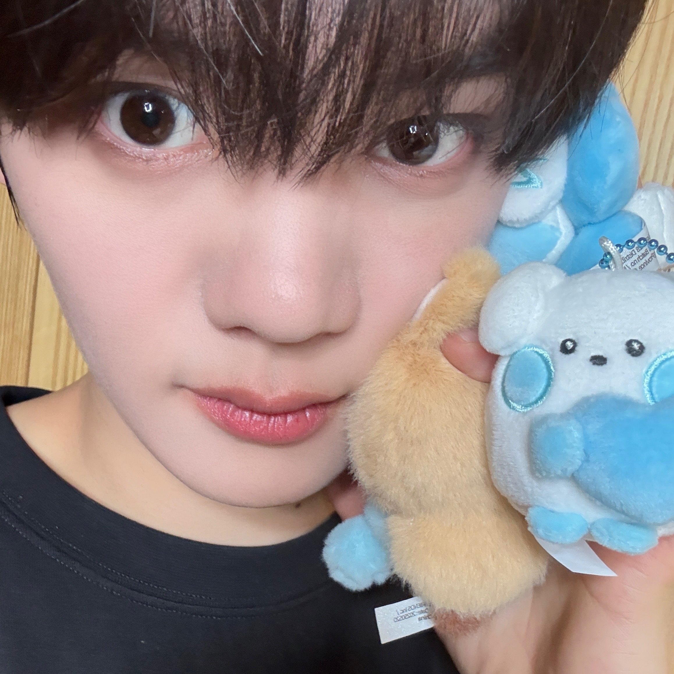 Recent activity shot of Kim Gyuvin (ZEROBASEONE)