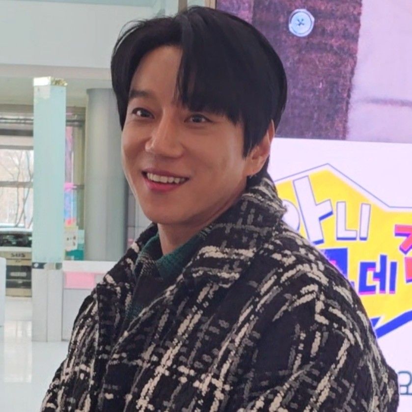 Recent activity shot of Hwang Chiyeol