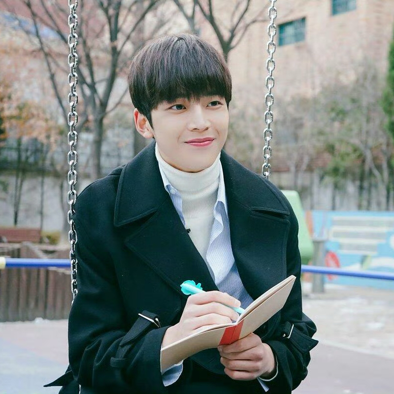 Foto aktivitas terbaru Rowoon