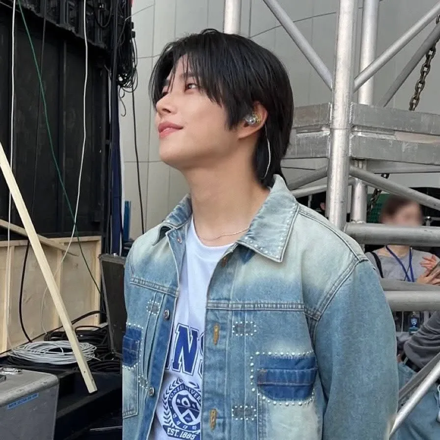 A moment captured by MJ (ASTRO)'s fan