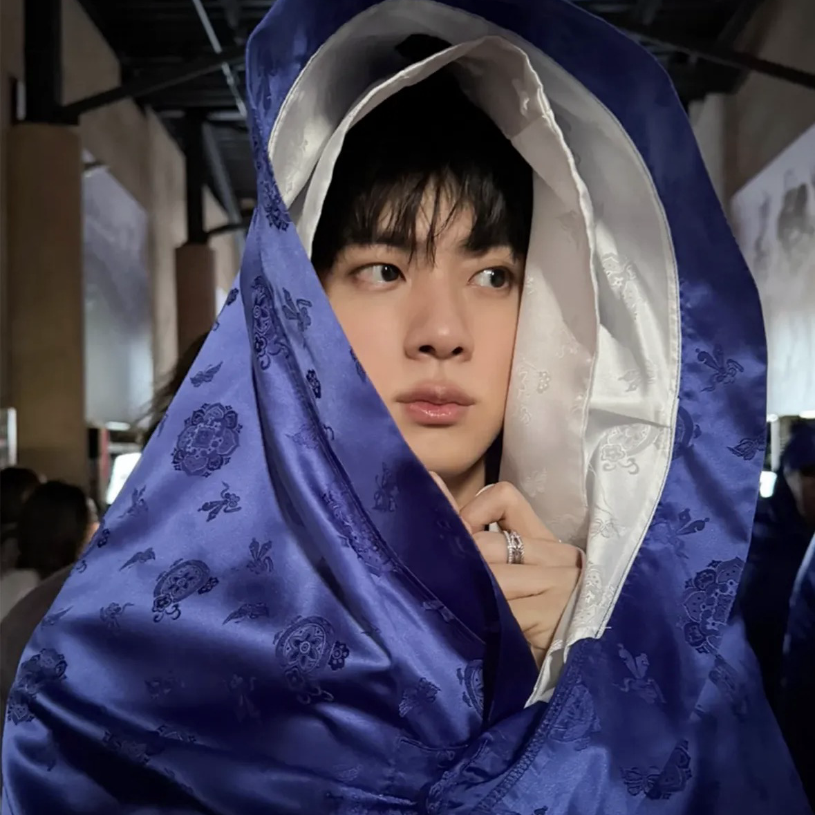 Foto aktivitas terbaru Jin (BTS)