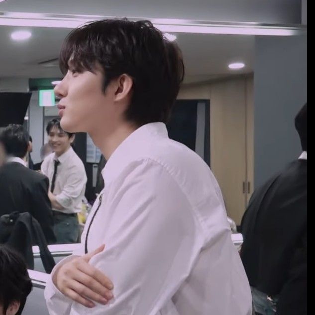 Behind-the-scenes cut of Hui (PENTAGON)