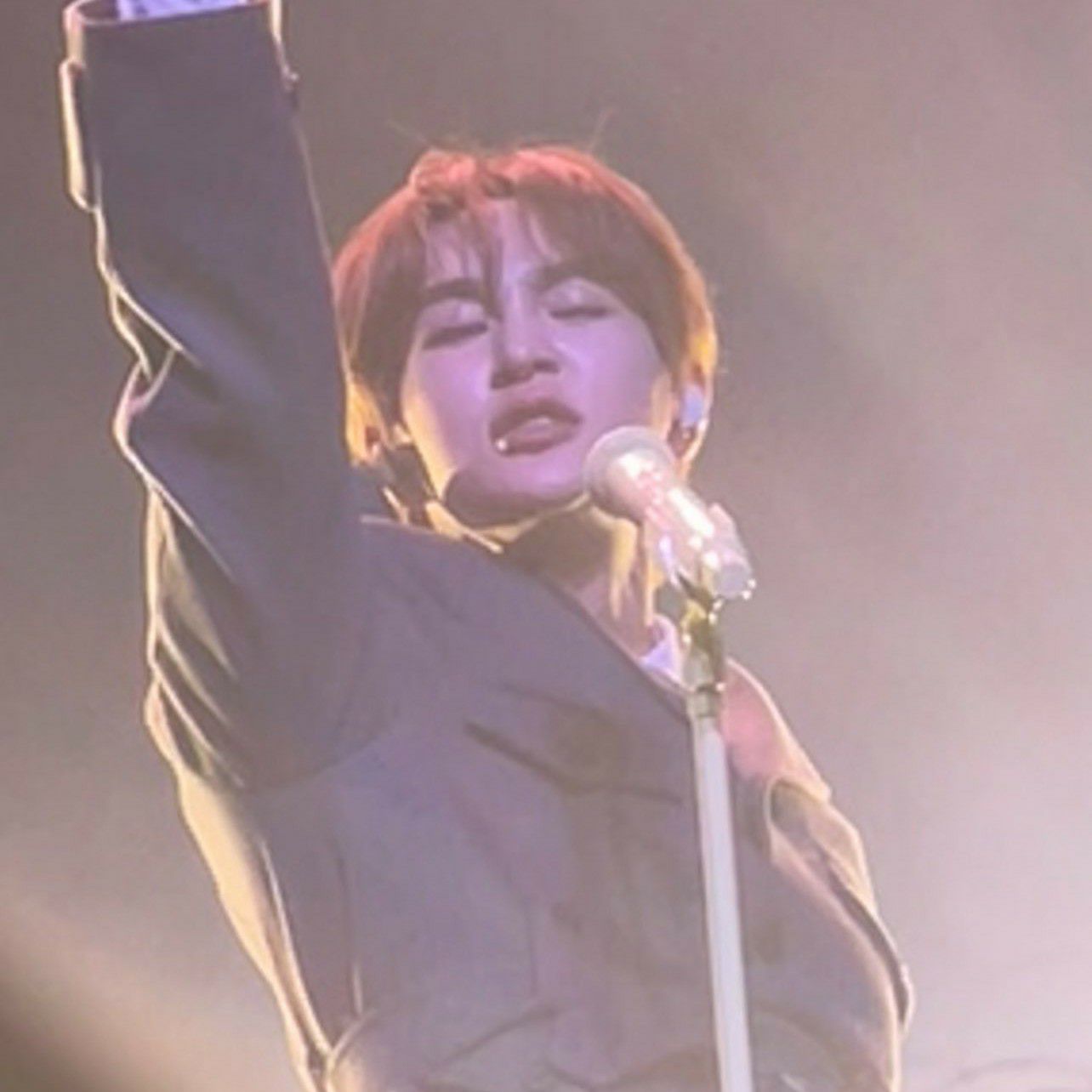 A moment captured by Onew (SHINee)'s fan