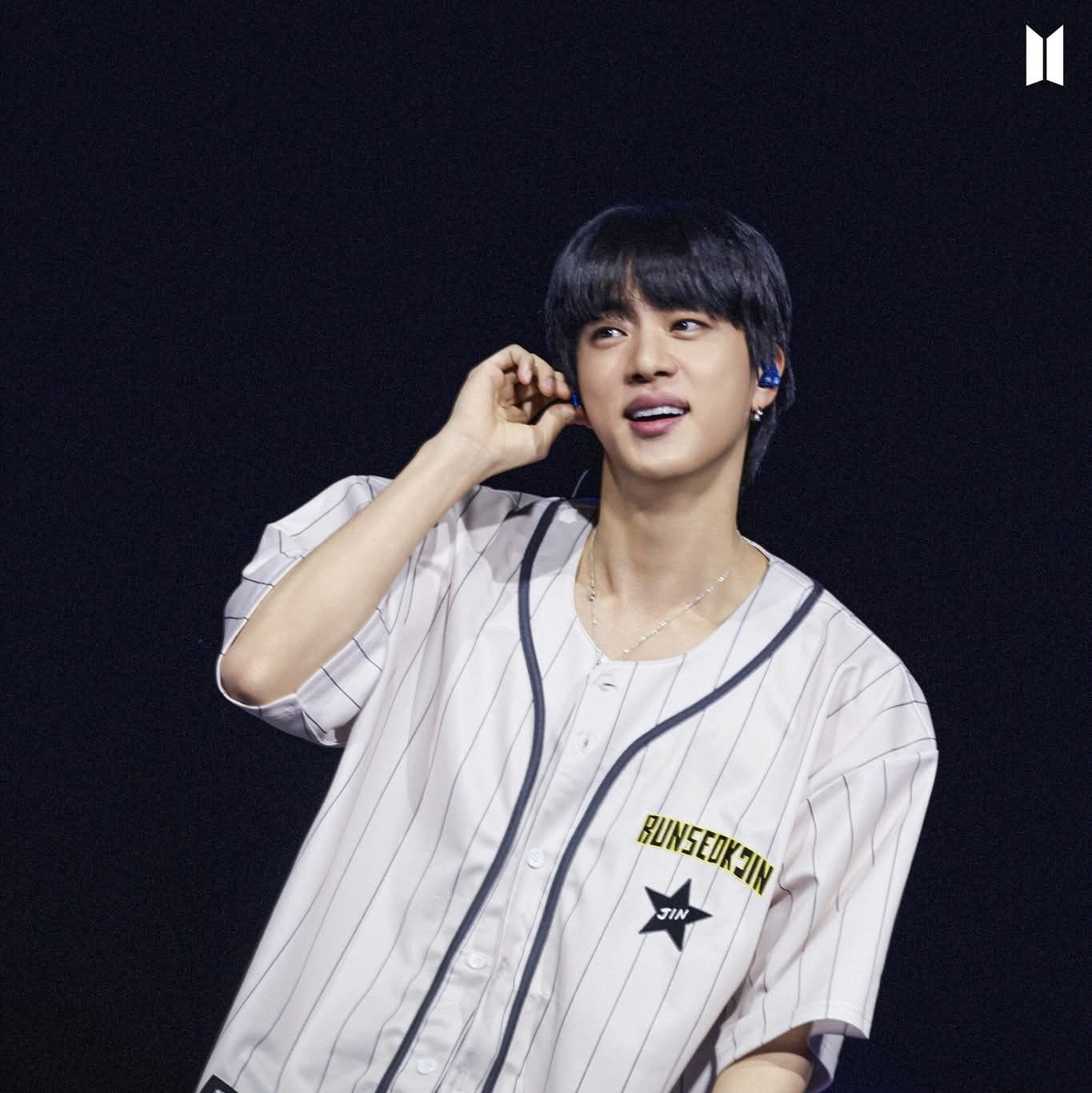 Momen yang diabadikan oleh penggemar Jin (BTS)