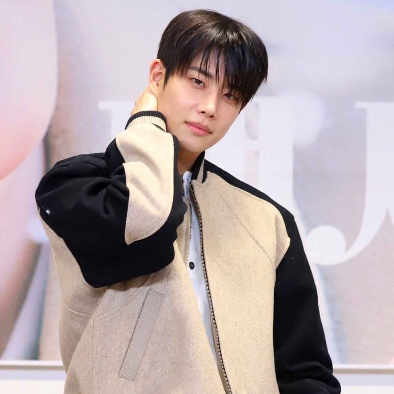 Recent activity shot of Eunwoo (ASTRO)