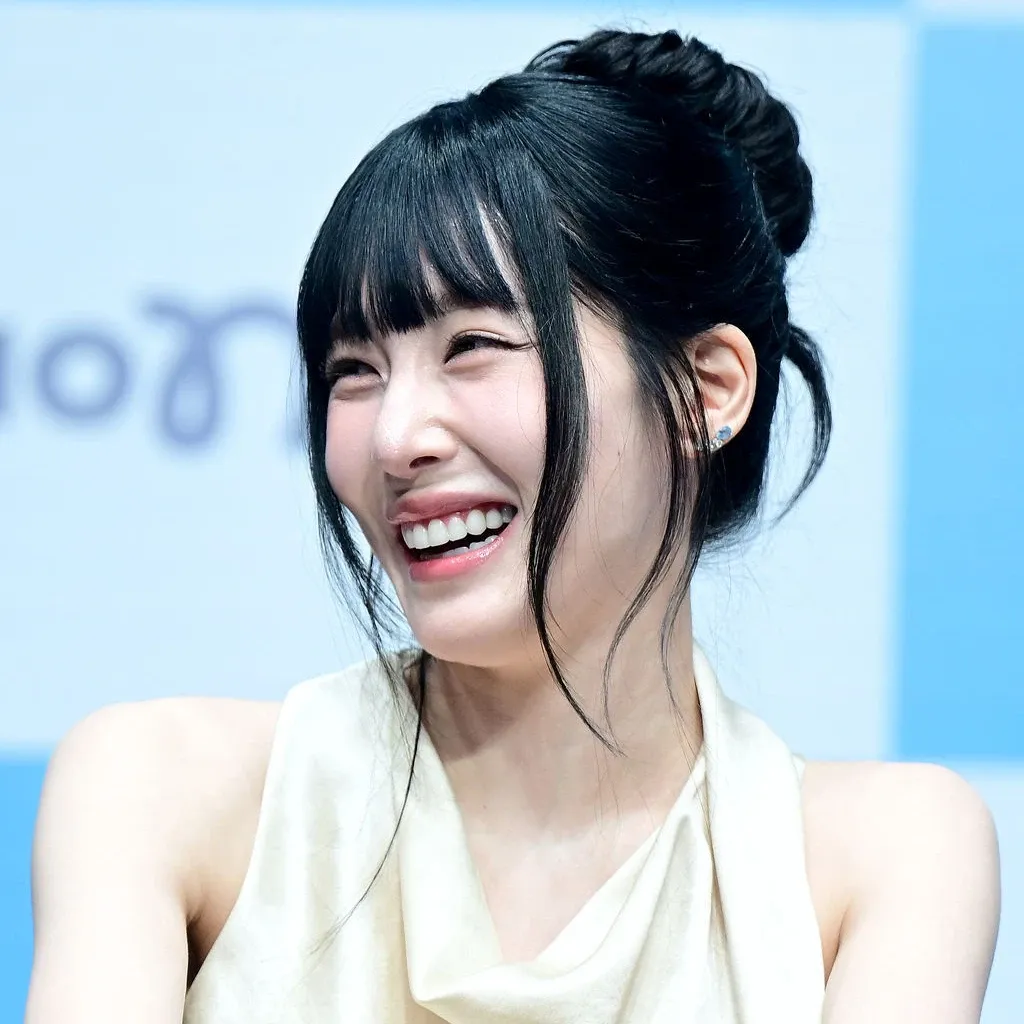 A moment captured by Tiffany Young (Girls' Generation)'s fan