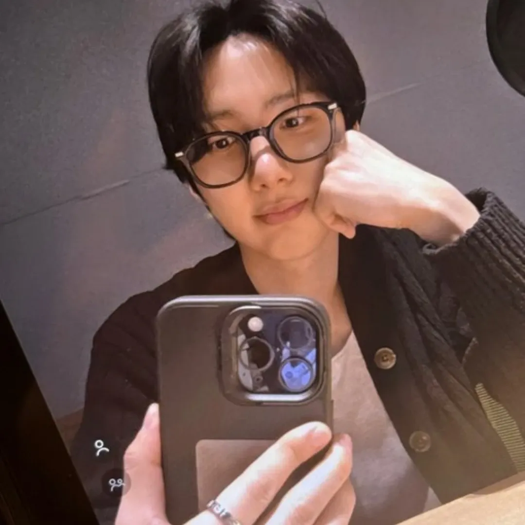 Behind-the-scenes cut of Hui (PENTAGON)