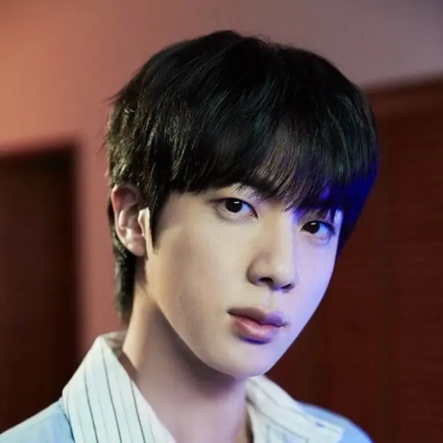 Foto aktivitas terbaru Jin (BTS)