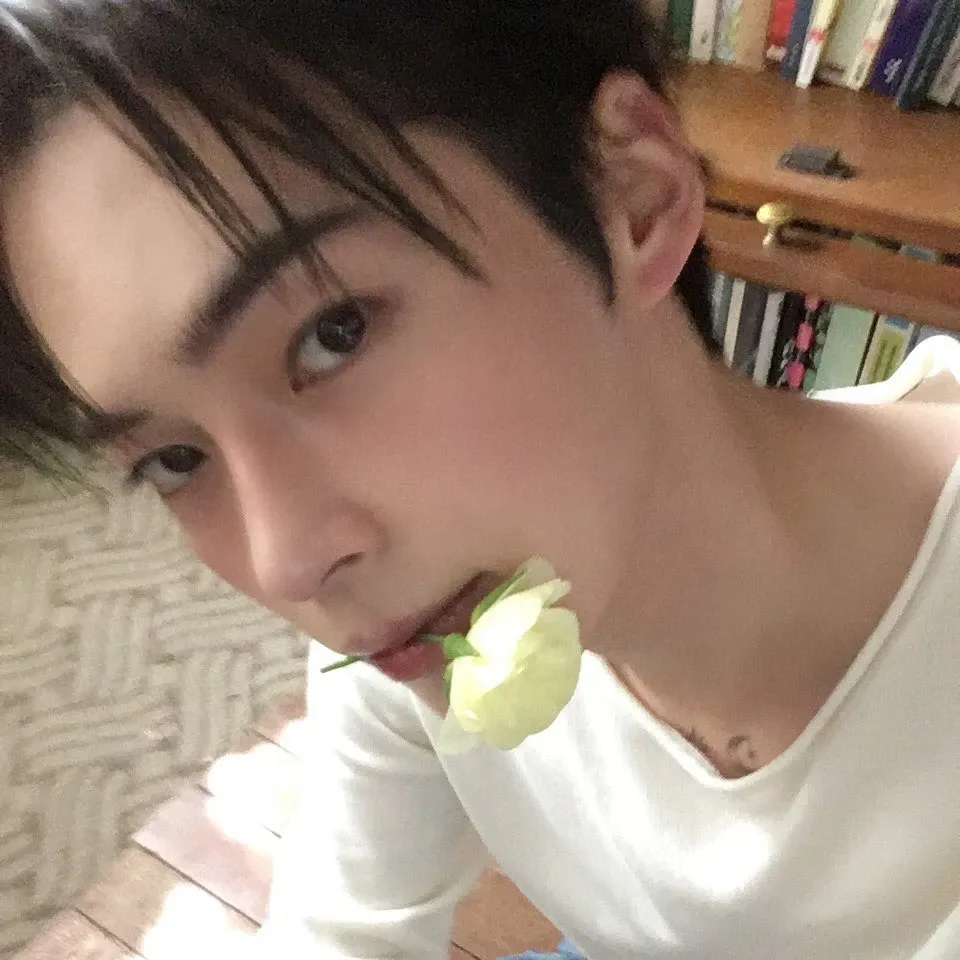 Latest photo of Sung Hanbin (ZEROBASEONE)