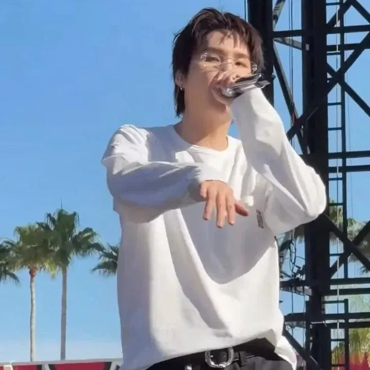 Foto terbaru SUGA (BTS)