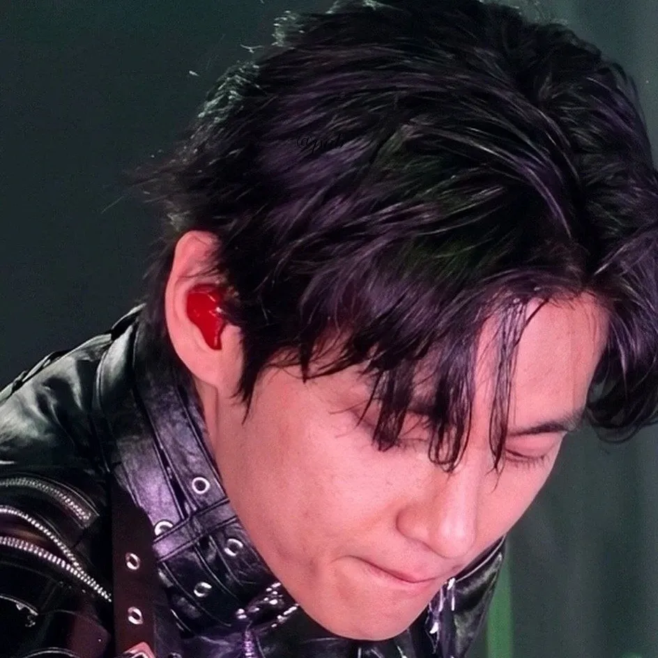 뷔 (방탄소년단)의 최신 사진