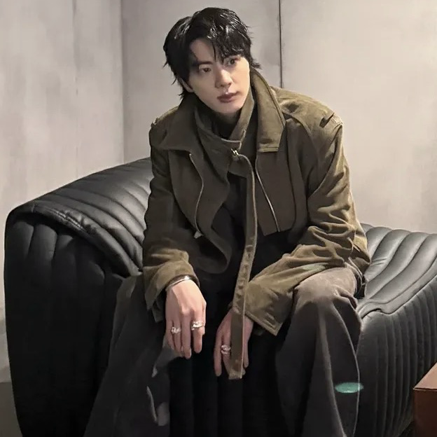 Behind-the-scenes cut of Jin (BTS)