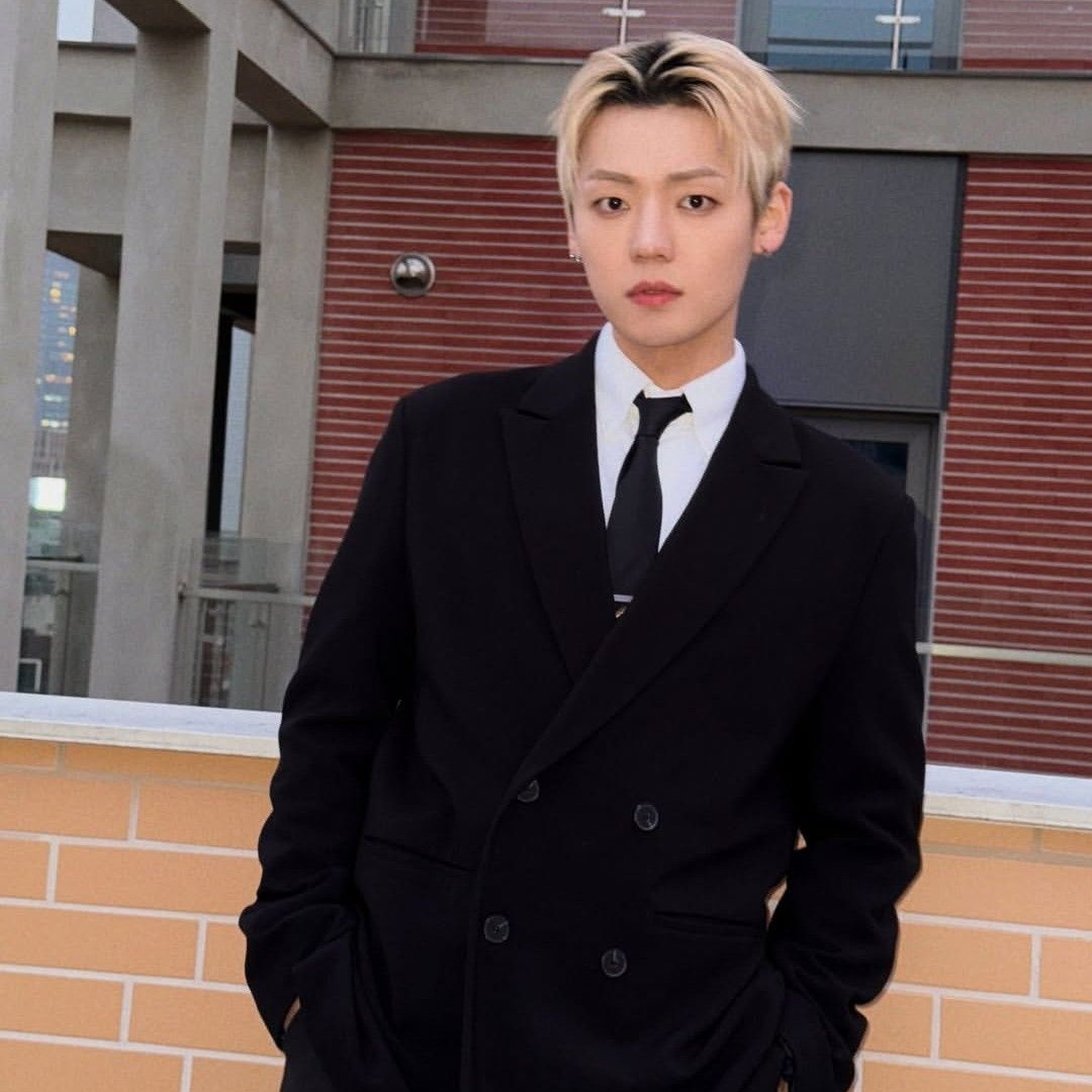 Latest photo of Chan (A.C.E)