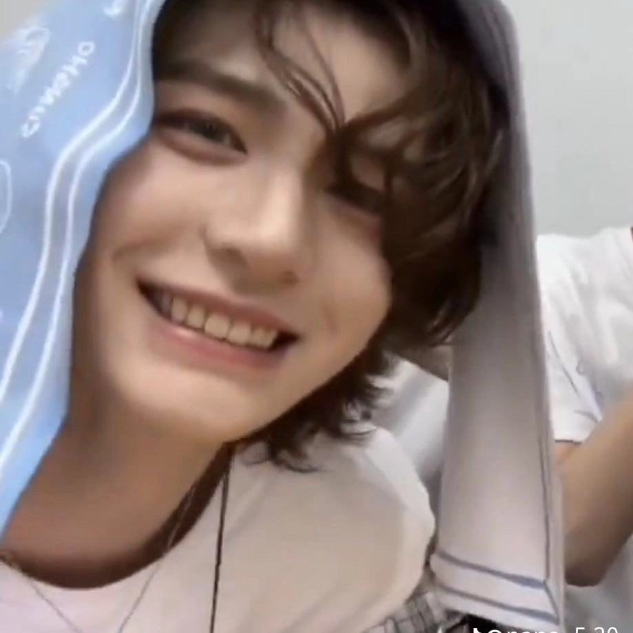 Behind-the-scenes cut of Leehan (BOYNEXTDOOR)