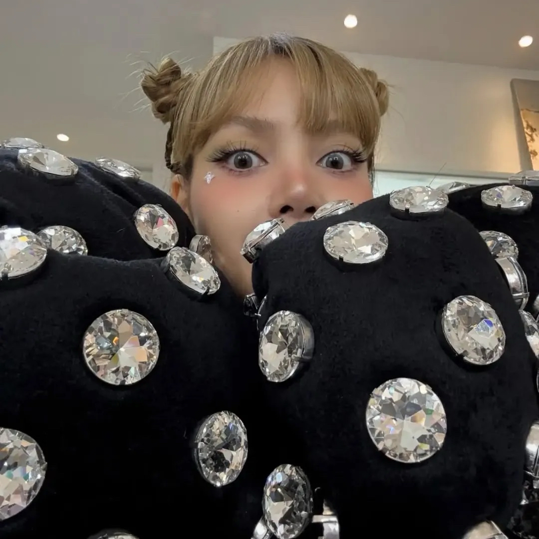 A moment captured by Lisa (BLACKPINK)'s fan