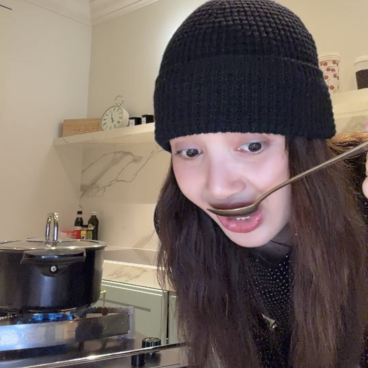 Recent activity shot of Lisa (BLACKPINK)
