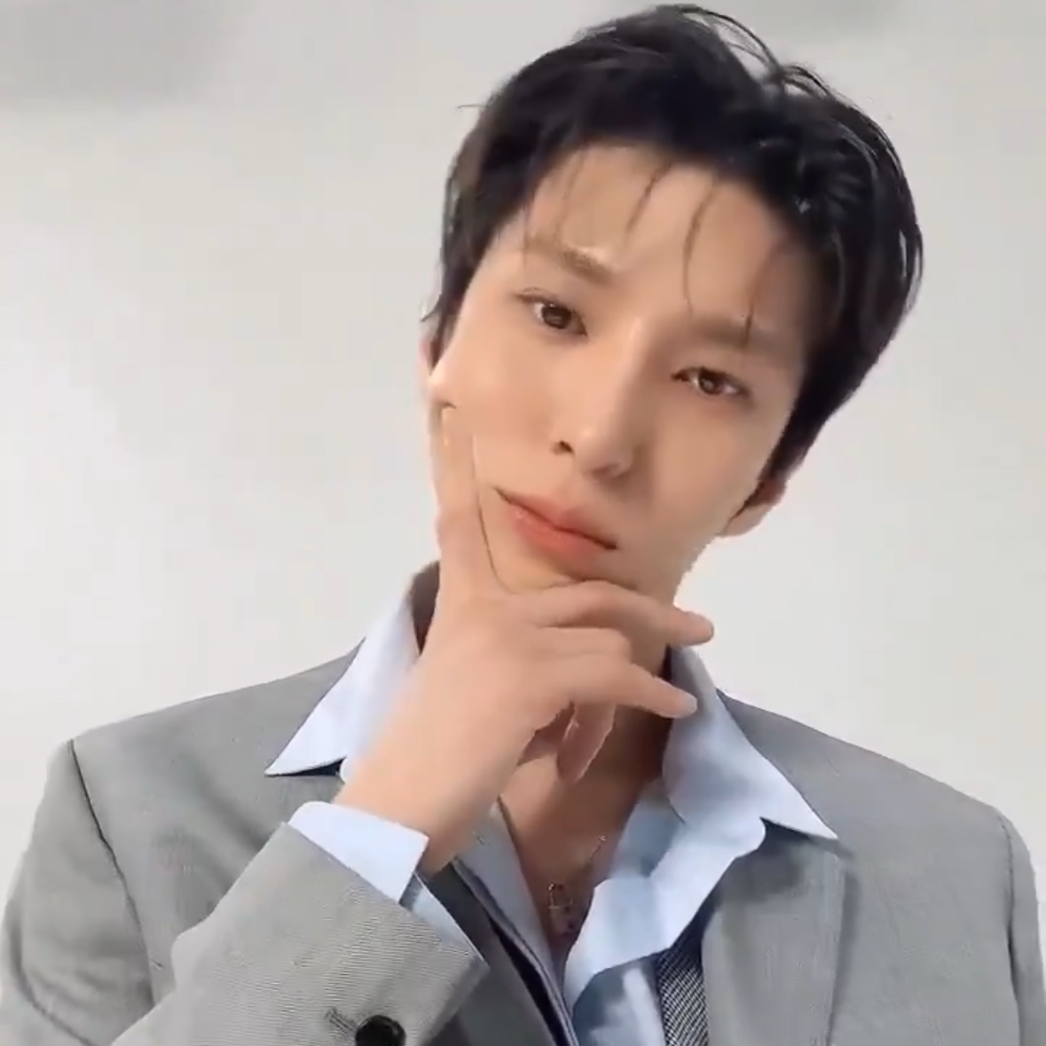 Feed komunitas K-pop terpanas hari ini