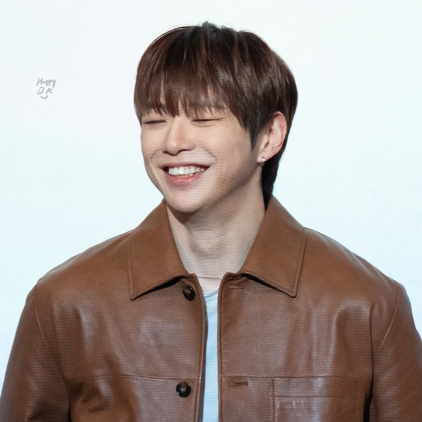 강다니엘의 비하인드 컷