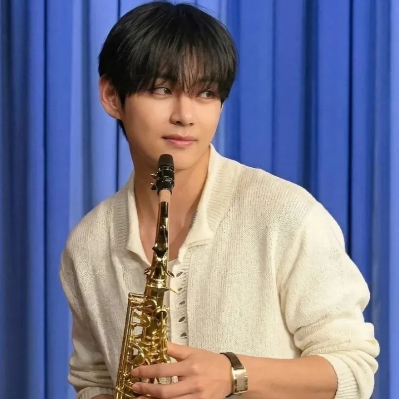 Latest photo of V (BTS)