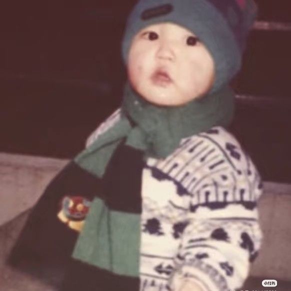 Recent activity shot of Chanyeol (EXO)