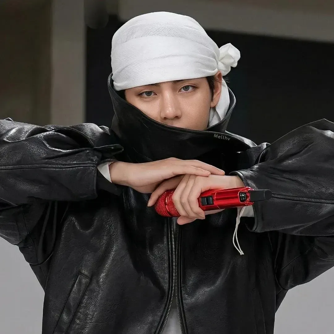 뷔 (방탄소년단) 최근 활동샷