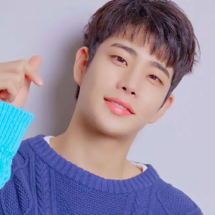 A moment captured by MJ (ASTRO)'s fan